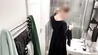 اب بنك بنت زجت في حمام مترجم