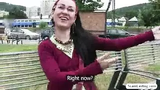 جلسة طبيب نساء إباحية: أدوات طبية وإثارة