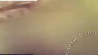 ربة المنزل الجارة اليائسة تطالب بعموده السميك