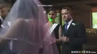 حركة جنس فموي عميق إباحي مع خبيرة القضيب ميا ميلون