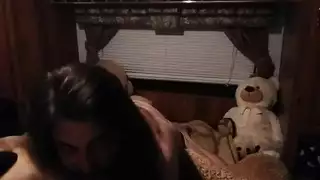 لعق فرج هذا الدب الصغير حتى تبلغ النشوة