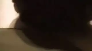 حزام أسود كبير يضرب بعمق في فرخة مبللة لبورنستار سمراء فاتنة