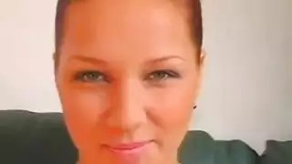 سمراء ومفلسة: جلسة جنس قاسي لفتاة تشيكية