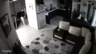 تخلع ملابسها وتتناك في الحمام سكس