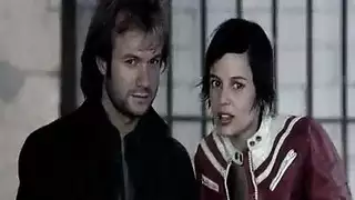 شابة بالكاد تبلغ تحصل على جماع من زاحف في فيلم وحشي