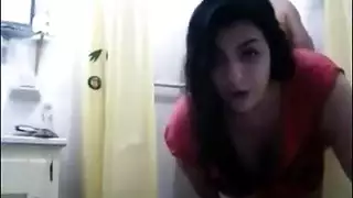 ينيك مرات خوه في الحمام سكس