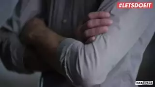 تأخذ كل قضيب صلب برغبة