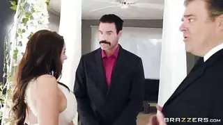 نجمات البورن الساخنات يمارسن الجنس بقوة في مشهد صريح