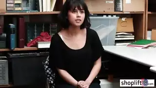 تخيل ممارسة الجنس مع هذه الجميلة السمراء