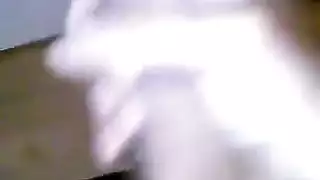 مدمن استمناء يطيل إثارة انتصابه قبل القذف