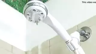 علاقة زوجة الأب الشقراء الناضجة الحارة مع ابن زوجها تنتهي بالقذف داخلها