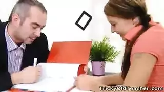 الاستاذ والطالبة الفاشلة السكسي ومقايضة النجاح يممارسة السكس معها