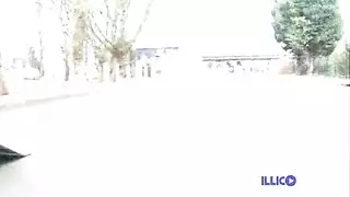 قضيب في فمها وعيونها عليك – تستفزك للجولة القادمة