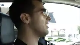 صقارة ساخنة تأخذ قضيبًا كبيرًا في مهبلها الضيق