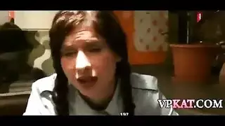 الفرخ الخشفي هو الحصول على أداة شريكها الكبيرة في مؤخرتها، بينما في غرفة النوم