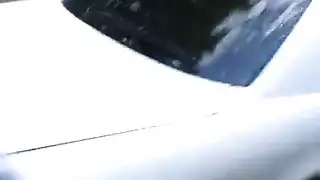 كاميرا خفية إكس إكس إكس: فرنسية تأخذ قضيباً في السيارة ثم تمصه في الغابة