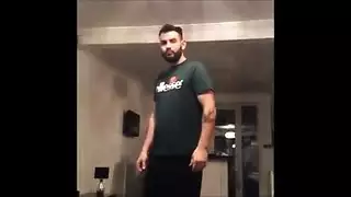 لقاء مثلي متتابع: رجال متعددون، واحد تلو الآخر