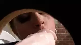 سحرها الجنسي الغامض يتحكم بالمتابعين اليائسين