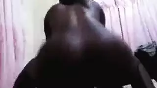 تدليك مثير ينتهي بقذف عميق من المعالج