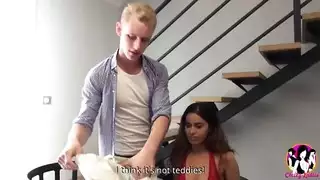 شاب يغتصب امه بالعافيه في المطبخ