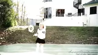 الاخت المجنونه تسيب اخوها يحسس