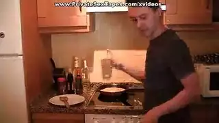 بنات فقدن السيطرة: جنس جماعي في الخزانة إكس إكس إكس