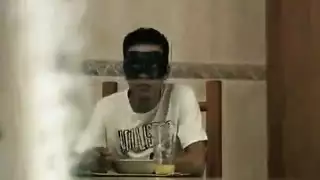 الولد ينيك أمه الحامل بقميص النوم الاحمر