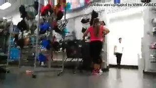 ظهور إلسا جان الإباحي الأول: جلسة جنس ثلاثي مع زوجها وصديق