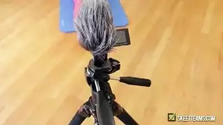 المراهقة السمراء صوفيا غريس تمارس الجنس الفموي مع جارها