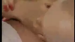 ميلف مثيرة تفضل عدة أعضاء ذكورية على واحد ضخم