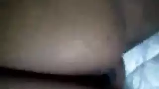 هذه الكلبة تحب أن تمارس الجنس على الأرض