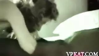 ميلف مجعدة تأخذ قضيبين صلبين في ثنائي جنسي صريح