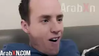 سكس الام وبنتها تدخل على ابنها لنيكهما