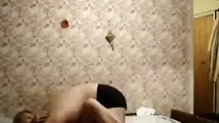 الآلهة الروسية العاهرة تأخذ قضيبًا قاسيًا بوضعية الكلب