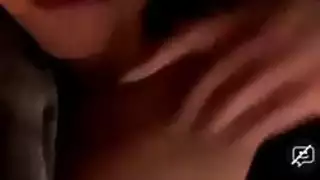 أثداء كبيرة وفتاتان مثارتان على العرض