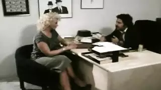 الركوع لصديقة ممتلئة: ستيفي شاي تخدم عاهرة ذات مؤخرة كبيرة