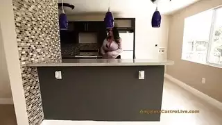 تجلخ زبه بالزيت حتى يقذف