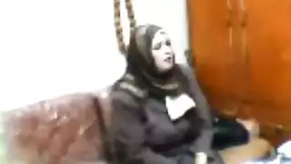 نيك محجبة مصرية ورا الباب