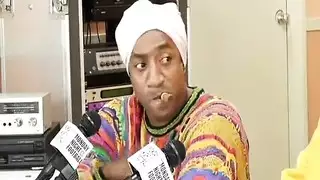 سحاقيات يرضعن حلمات رجال