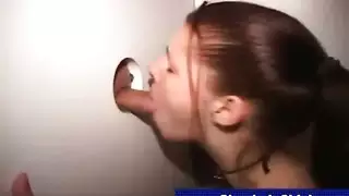 عاهرة هواة تأخذ وجهها بقضيب ضخم، ثم تُحشى مزدوجًا حتى تختنق بالسائل المنوي الساخن