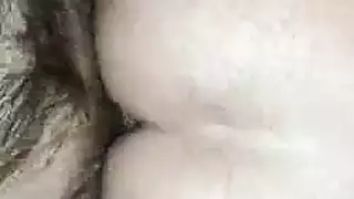 الرجل العضلي يمارس الجنس بقوة بعصا بيسبول