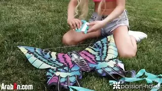 جنس فتاة صغيرة خارجي – خشن وبدون رحمة