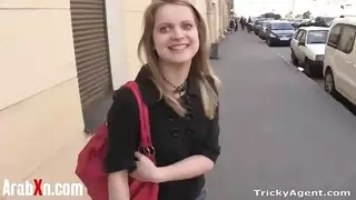 ادفع لتلعب: فتاة روسية شابة في فيلم بورن صريح