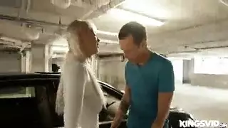 كس متلهف لجماع جيد يُدمر بقضيب أسود كبير