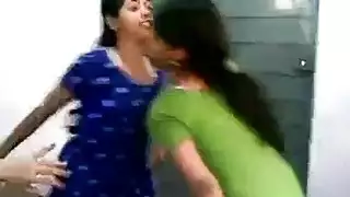 سكس في المكتبة: البنات الذكيات يبلعن السائل المنوي