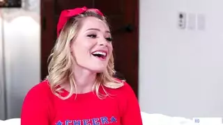 ثلاث مثليات شابات في جنس جماعي حميمي