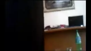 زانق حبيبته و يشبعها بوس و احضان و نيك