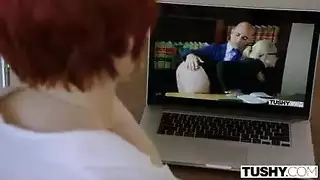 مؤدية شقراء تأخذ شرج قاسي في مشهد حصري