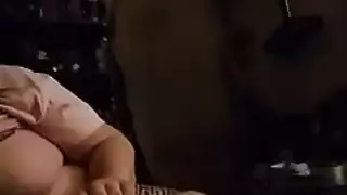 عاهرة مفلسة تمارس الجنس مع الغرباء خلف ظهر زوجها