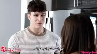 جنس صريح: الملابس تتمزق، الثداء ترتد، وهي تئن